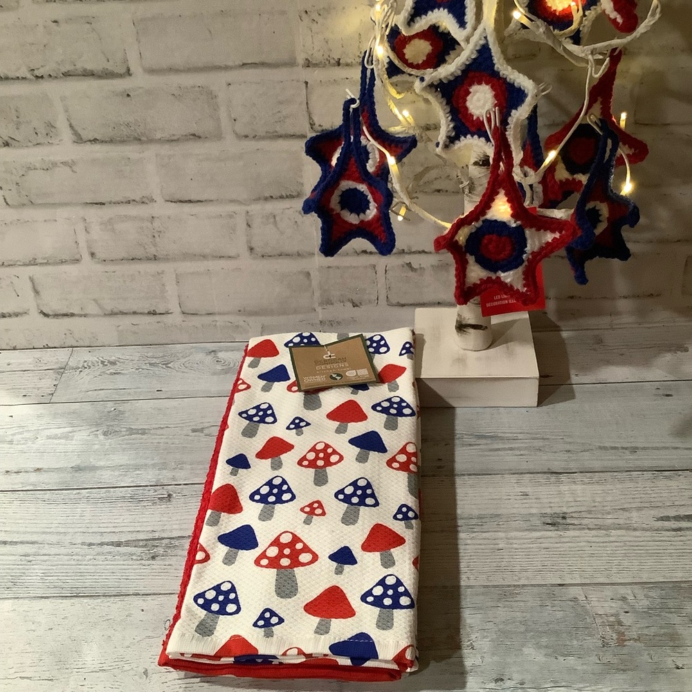 Deborah Connolly 3PK. Patriotic Mushroom Kitchen Towels